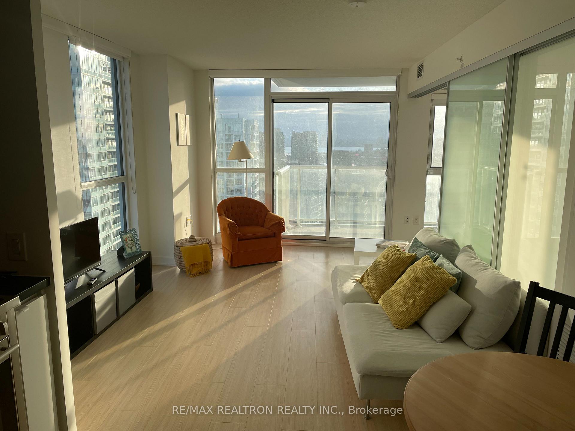 Photo 14 of Unit 4208, 75 Queens Wharf Road, Toronto, Waterfront Communities — HOMEH