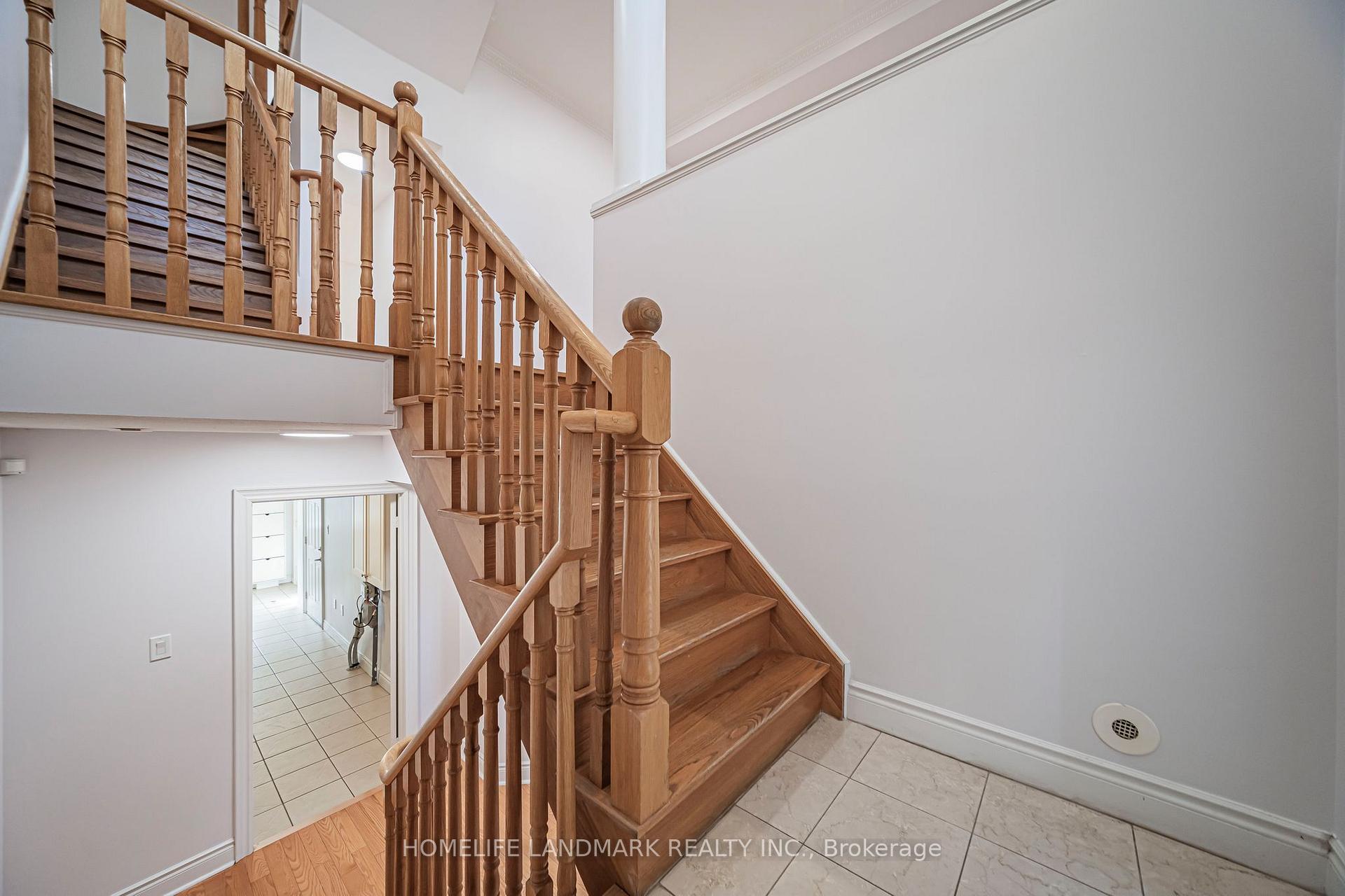 Photo 14 of 4 Legends Way, Markham, Unionville — HOMEH