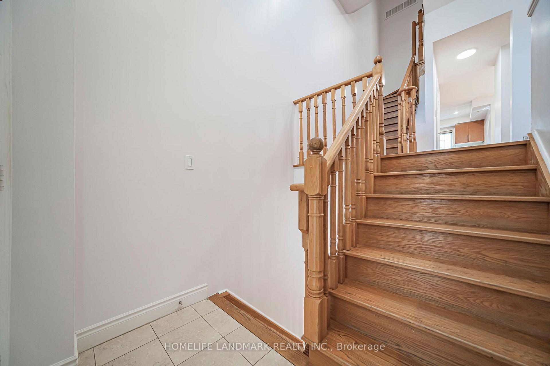 Photo 15 of 4 Legends Way, Markham, Unionville — HOMEH