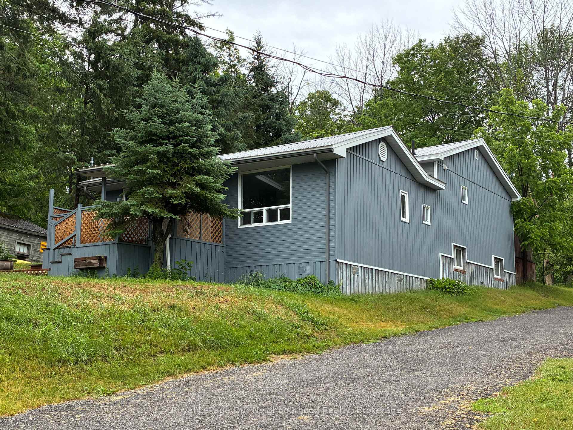 Photo of 72 Lakeshore Road