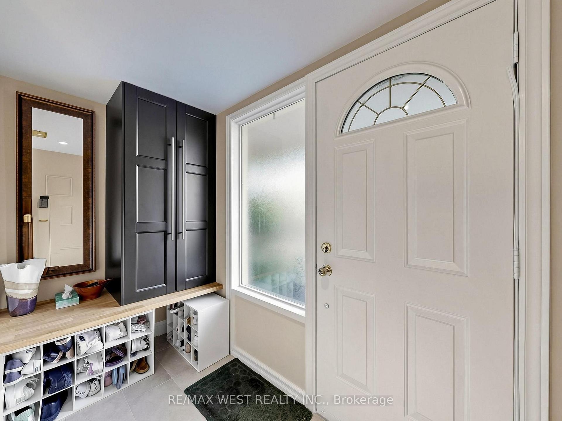 Photo 2 of Unit 44, 121 Poplar Crescent, Aurora, Aurora Highlands — HOMEH