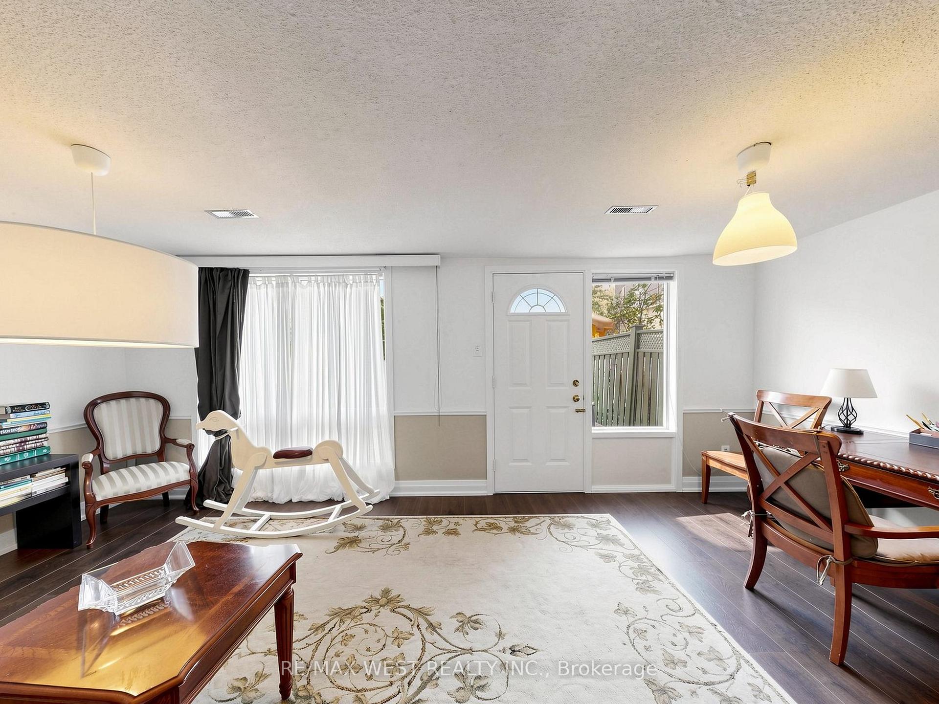 Photo 7 of Unit 44, 121 Poplar Crescent, Aurora, Aurora Highlands — HOMEH