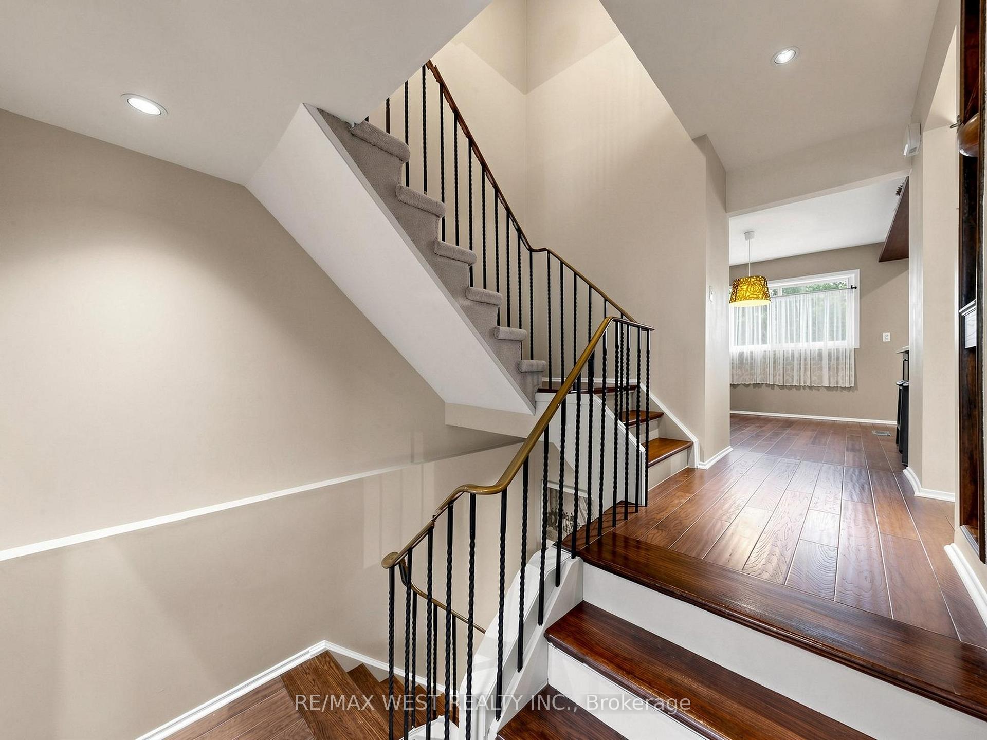 Photo 10 of Unit 44, 121 Poplar Crescent, Aurora, Aurora Highlands — HOMEH