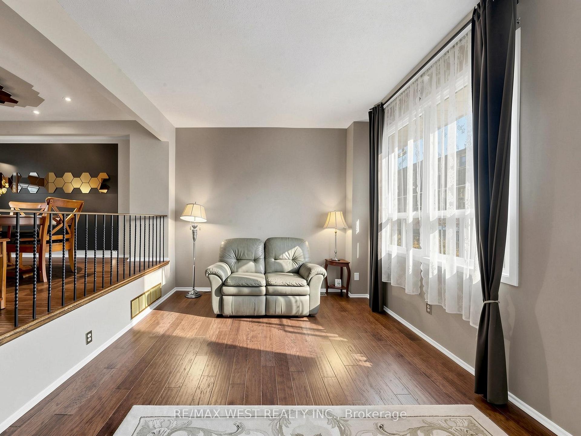 Photo 13 of Unit 44, 121 Poplar Crescent, Aurora, Aurora Highlands — HOMEH