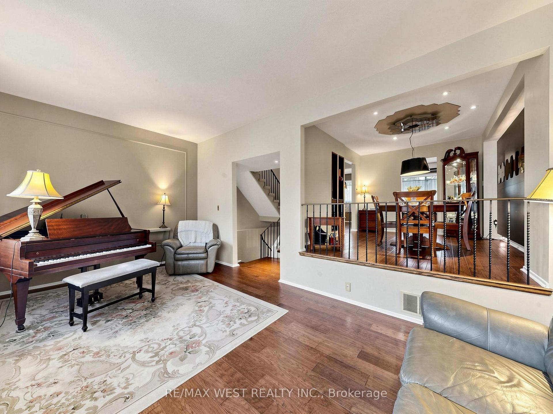 Photo 14 of Unit 44, 121 Poplar Crescent, Aurora, Aurora Highlands — HOMEH