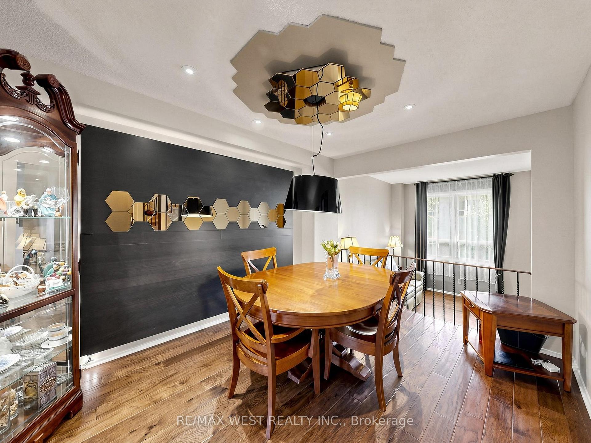 Photo 15 of Unit 44, 121 Poplar Crescent, Aurora, Aurora Highlands — HOMEH
