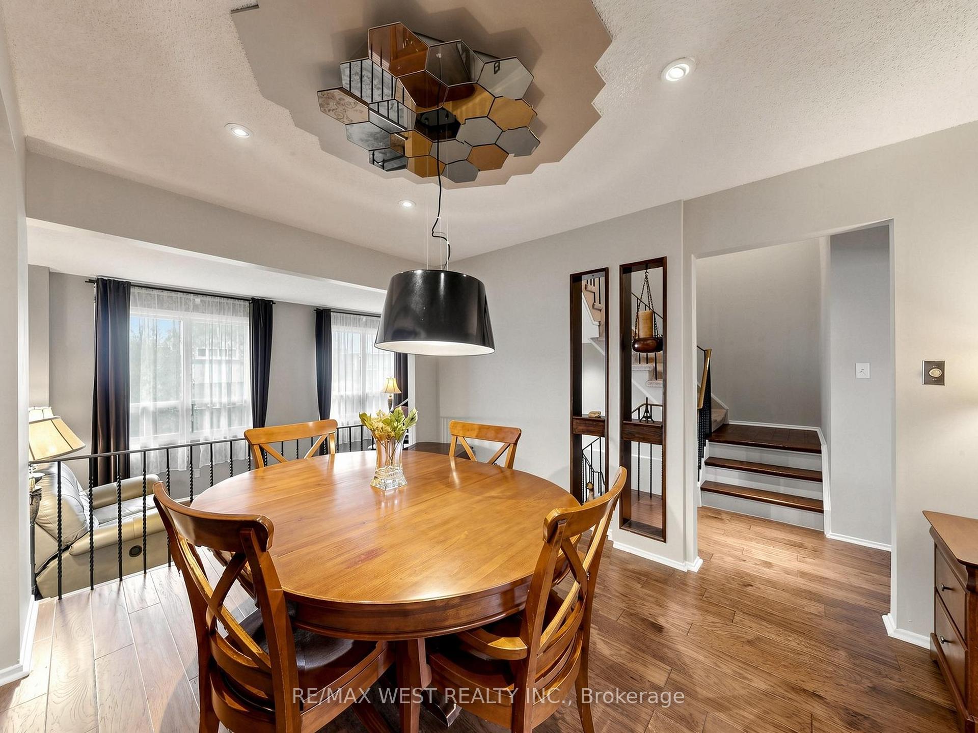 Photo 17 of Unit 44, 121 Poplar Crescent, Aurora, Aurora Highlands — HOMEH