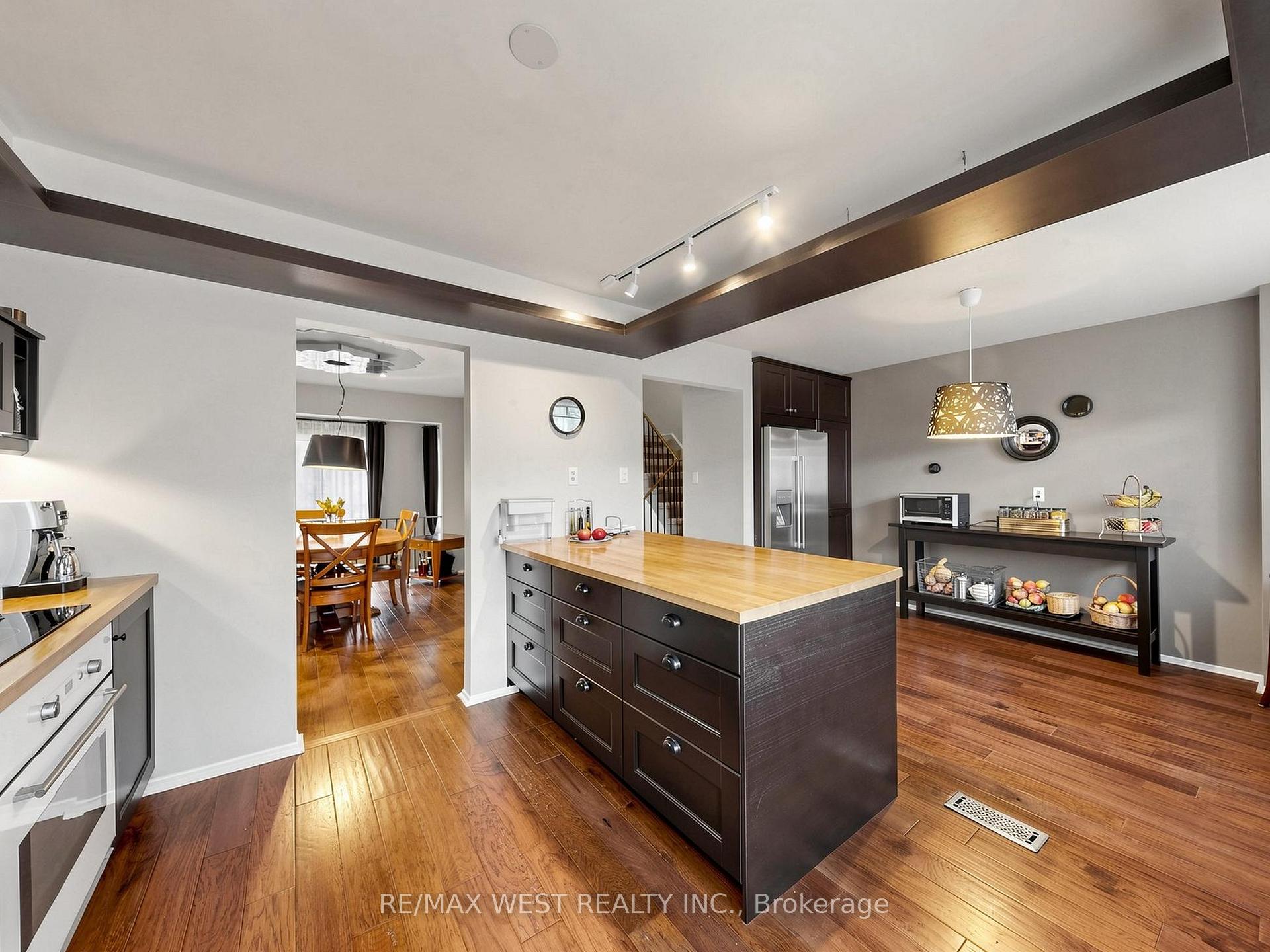 Photo 23 of Unit 44, 121 Poplar Crescent, Aurora, Aurora Highlands — HOMEH