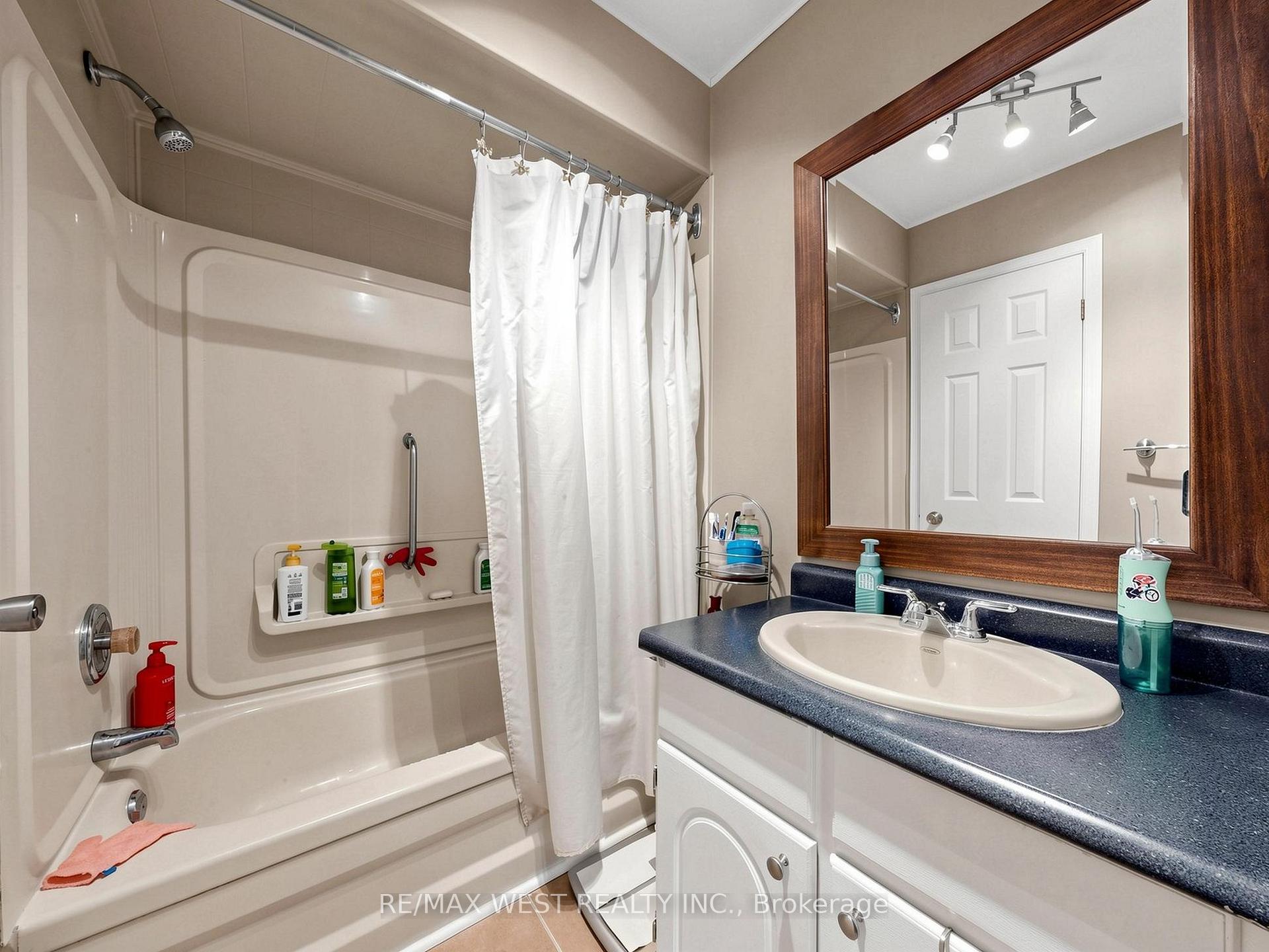 Photo 42 of Unit 44, 121 Poplar Crescent, Aurora, Aurora Highlands — HOMEH
