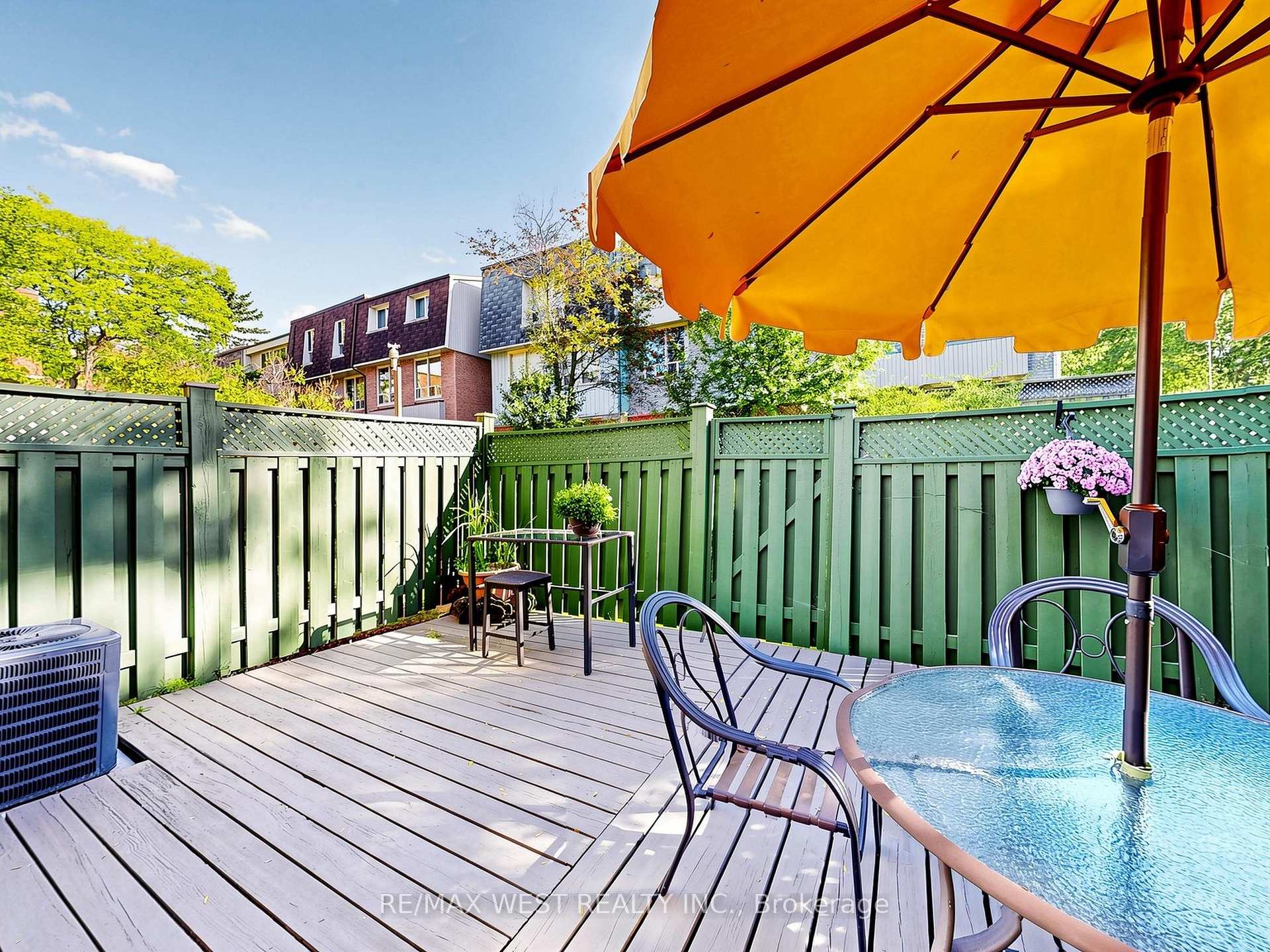 Photo 43 of Unit 44, 121 Poplar Crescent, Aurora, Aurora Highlands — HOMEH