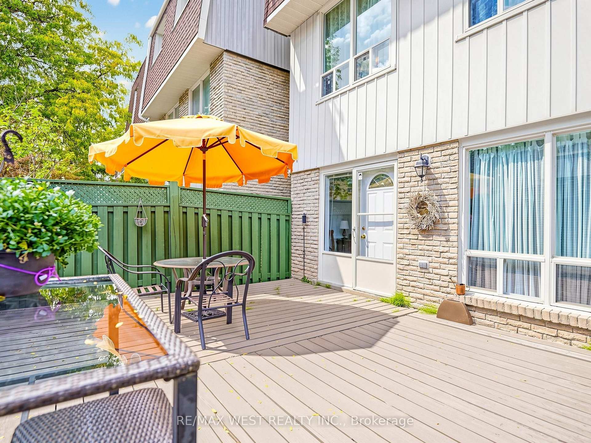 Photo 44 of Unit 44, 121 Poplar Crescent, Aurora, Aurora Highlands — HOMEH