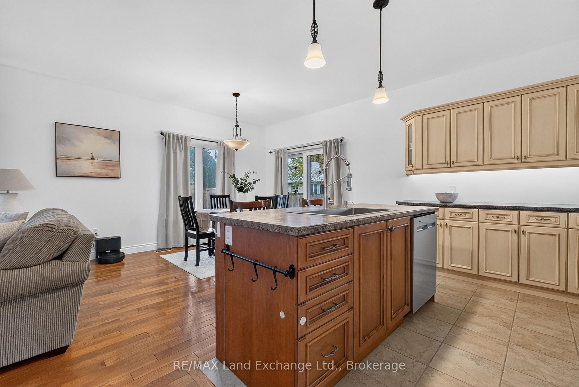Photo 5 of 709 Mcgaw Drive, Kincardine — HOMEH