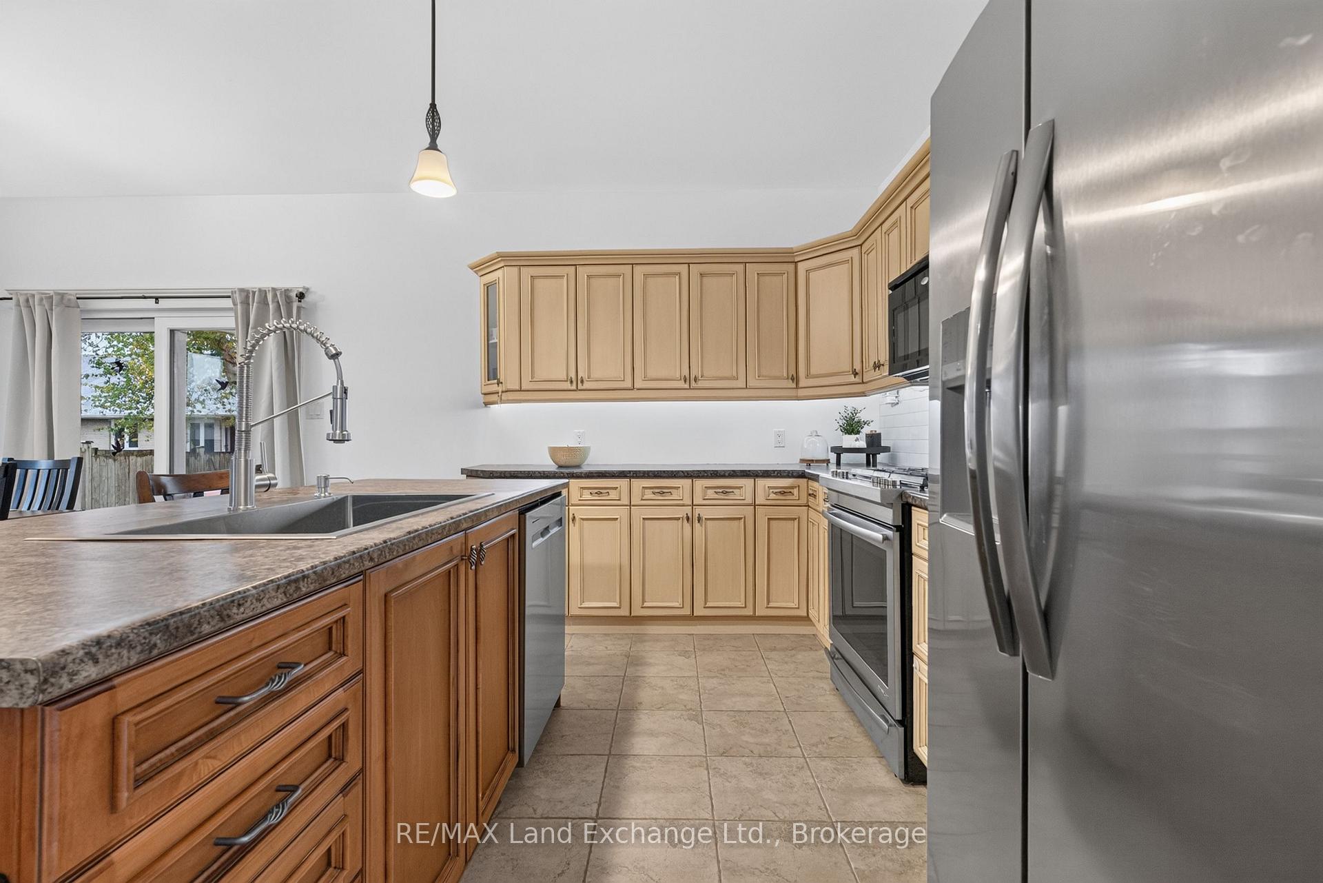 Photo 6 of 709 Mcgaw Drive, Kincardine — HOMEH