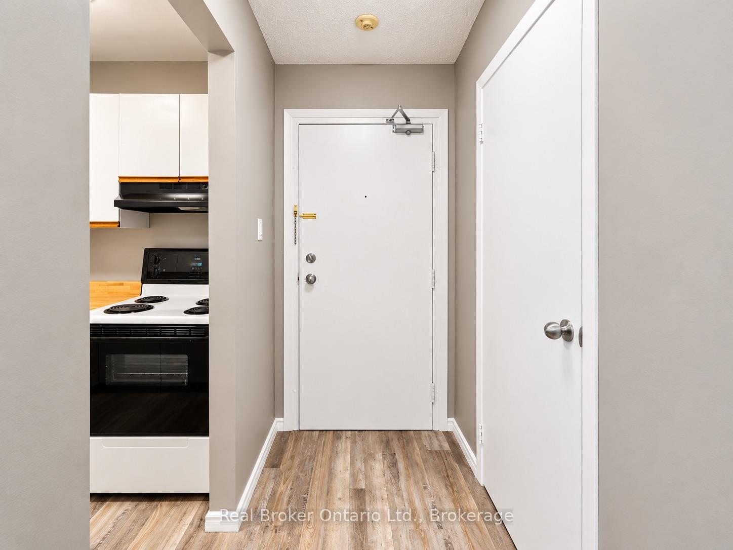 Photo 2 of Unit 101, 725 Deveron Crescent, London, South T — HOMEH