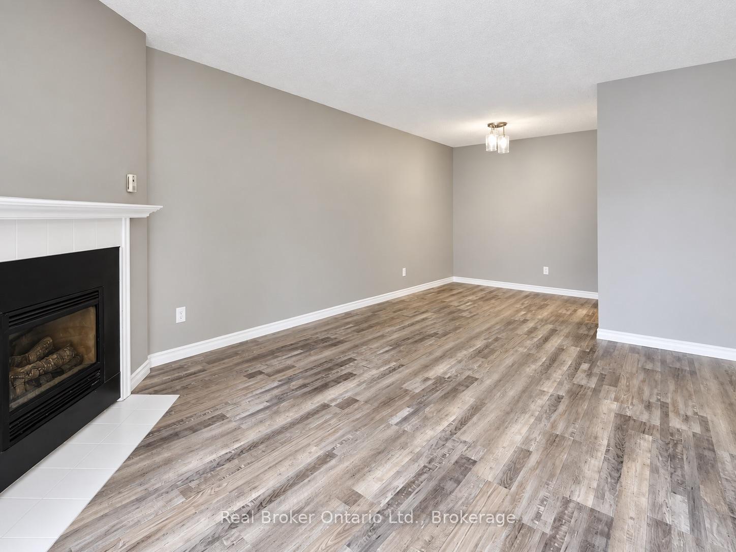 Photo 3 of Unit 101, 725 Deveron Crescent, London, South T — HOMEH