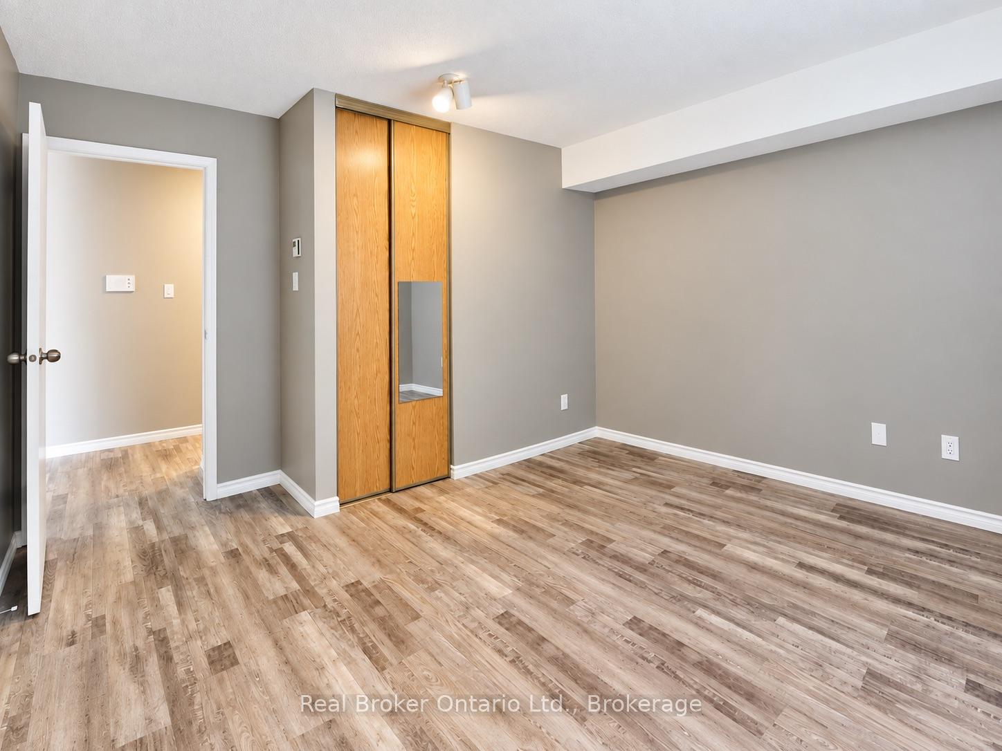 Photo 6 of Unit 101, 725 Deveron Crescent, London, South T — HOMEH
