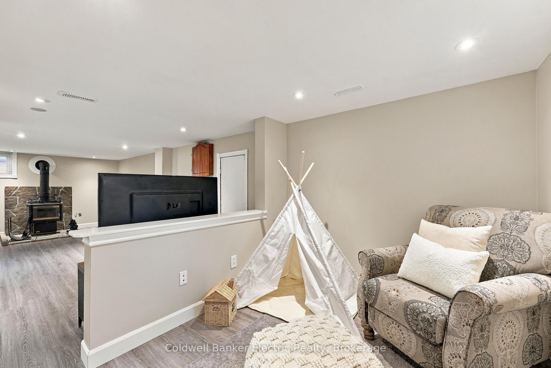 Photo 35 of 13 Coverdale Avenue, Cobourg — HOMEH