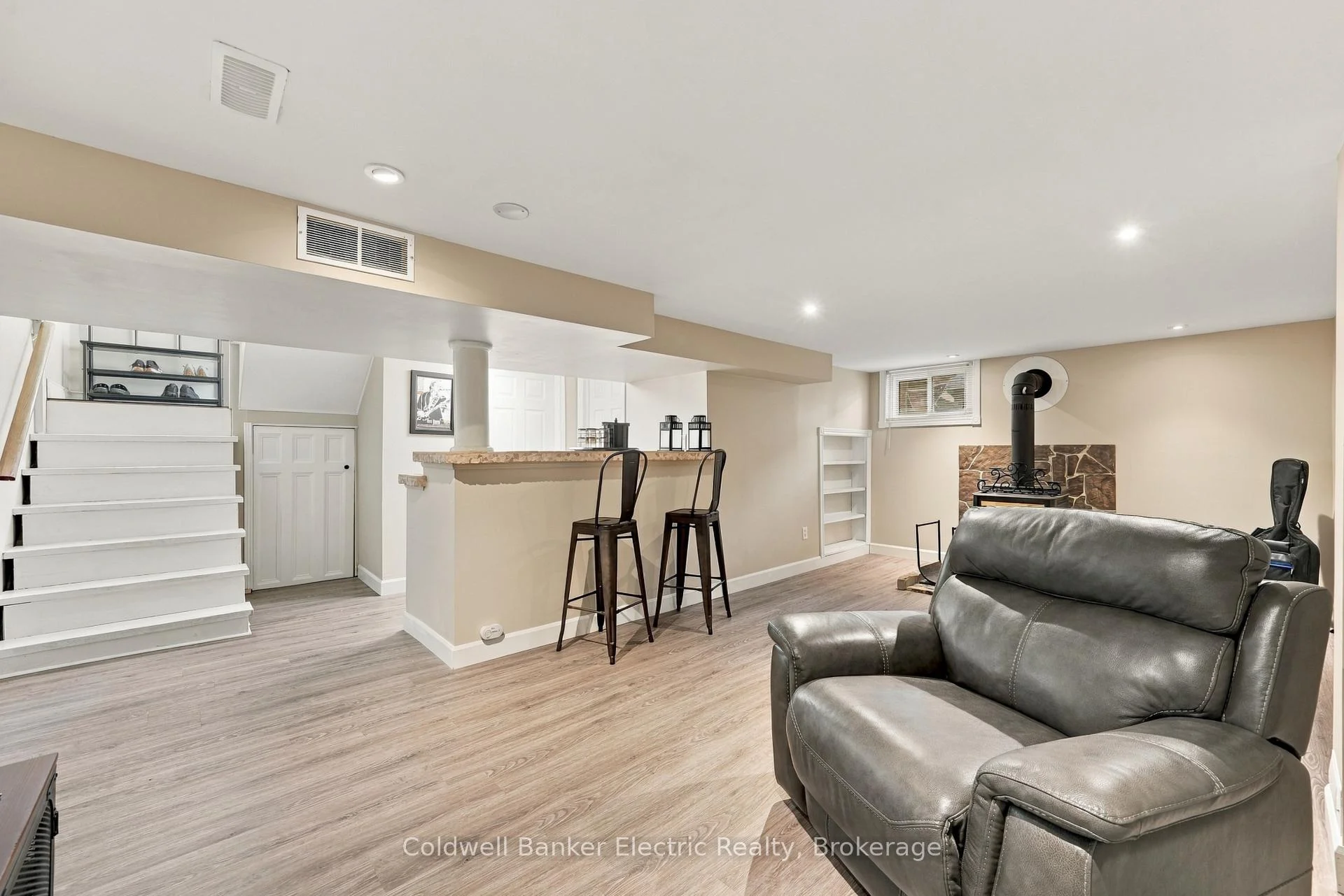 Photo 43 of 13 Coverdale Avenue, Cobourg — HOMEH