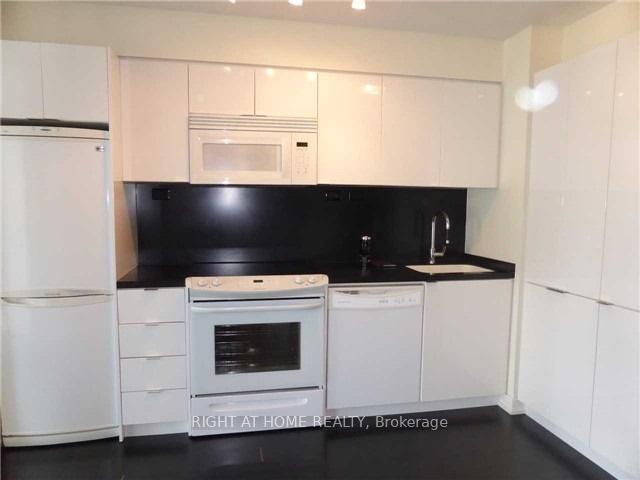 Photo 4 of Unit 1505, 15 Iceboat Terrace, Toronto, Waterfront Communities — HOMEH