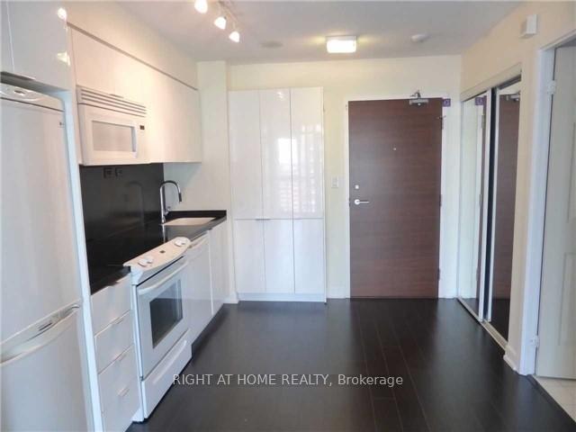 Photo 5 of Unit 1505, 15 Iceboat Terrace, Toronto, Waterfront Communities — HOMEH