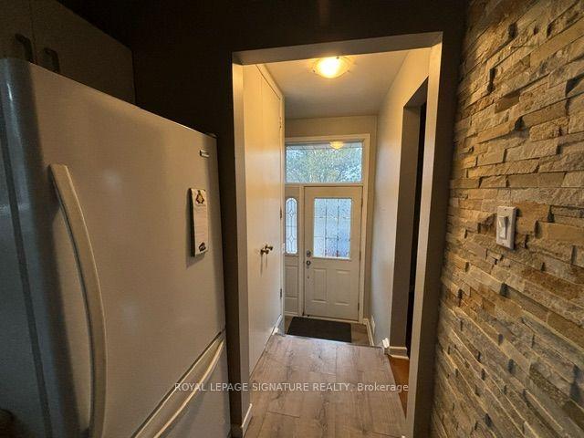 Photo 4 of Unit UPPER, 2551 Padstow Crescent, Mississauga, Clarkson — HOMEH