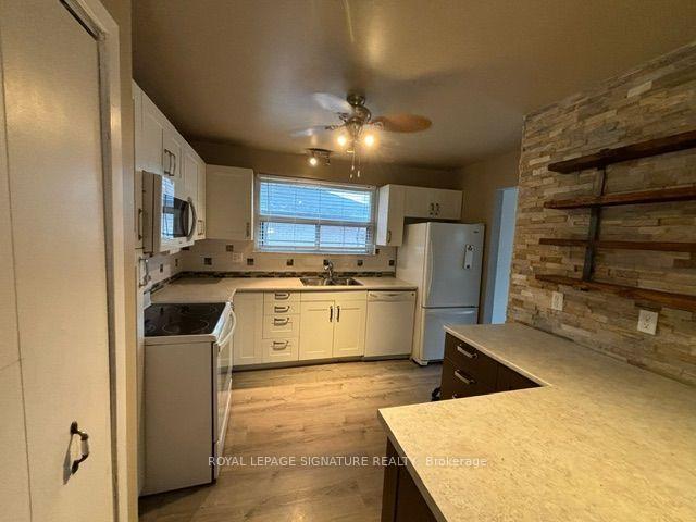 Photo 5 of Unit UPPER, 2551 Padstow Crescent, Mississauga, Clarkson — HOMEH