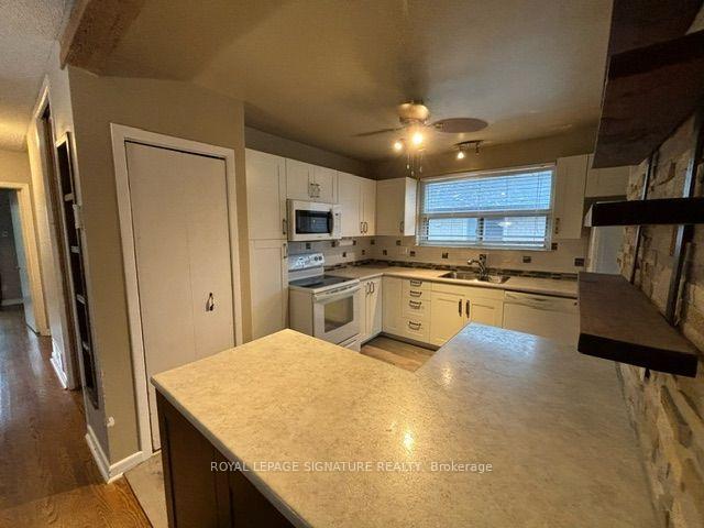 Photo 6 of Unit UPPER, 2551 Padstow Crescent, Mississauga, Clarkson — HOMEH