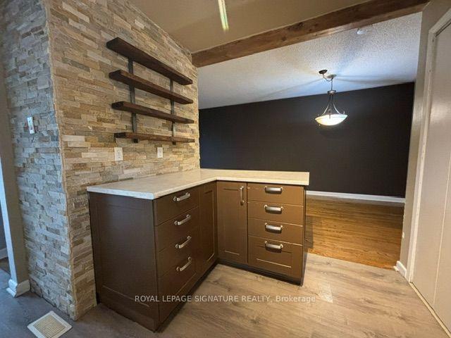 Photo 8 of Unit UPPER, 2551 Padstow Crescent, Mississauga, Clarkson — HOMEH