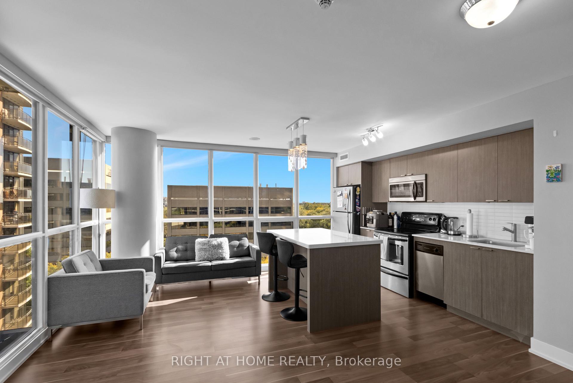 Photo of Unit 904, 23 Sheppard Avenue E