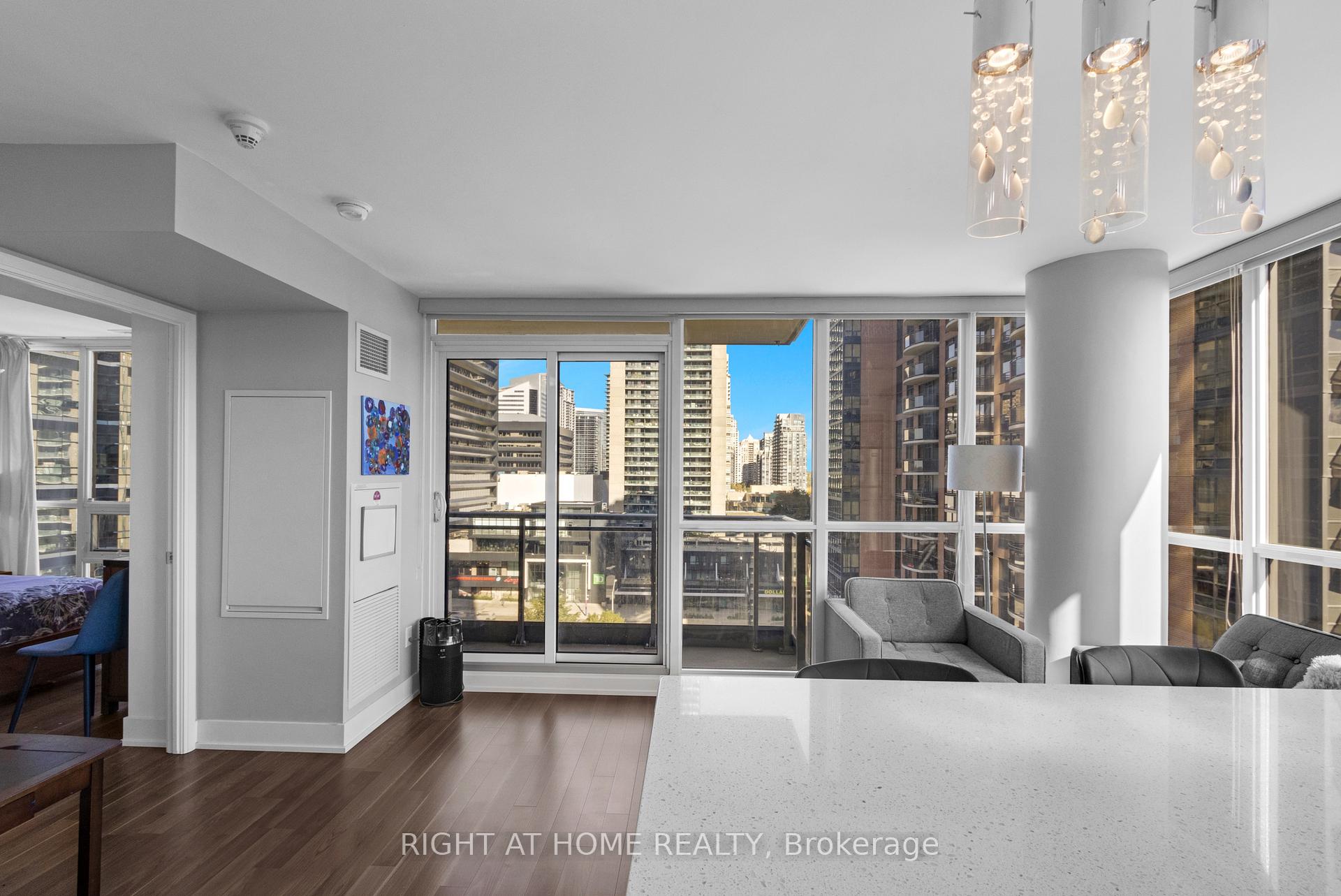 Photo 3 of Unit 904, 23 Sheppard Avenue E, North York, Willowdale East — HOMEH
