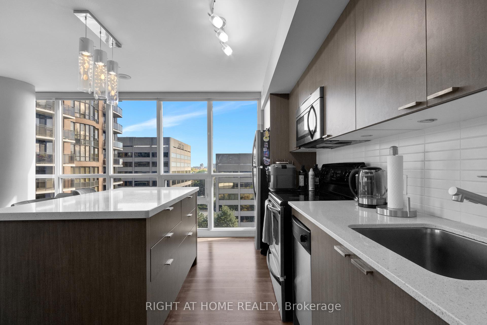Photo 6 of Unit 904, 23 Sheppard Avenue E, North York, Willowdale East — HOMEH