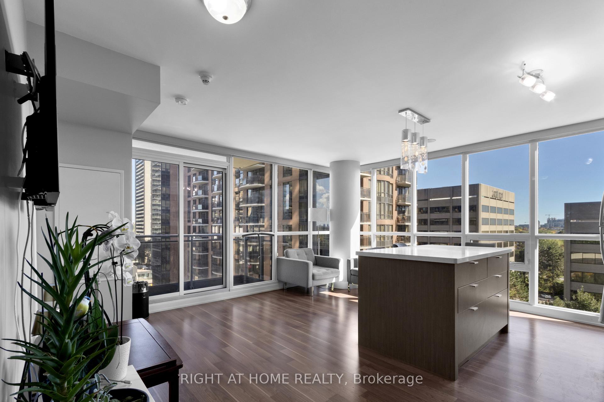 Photo 5 of Unit 904, 23 Sheppard Avenue E, North York, Willowdale East — HOMEH