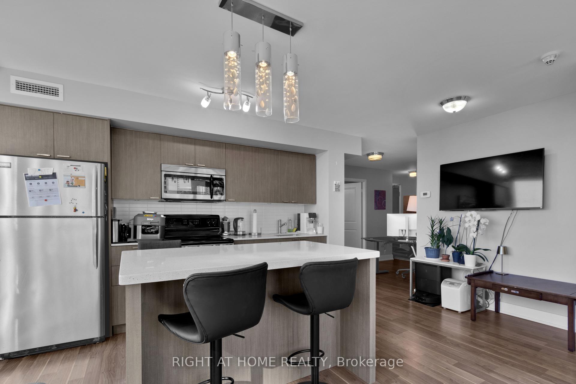 Photo 8 of Unit 904, 23 Sheppard Avenue E, North York, Willowdale East — HOMEH