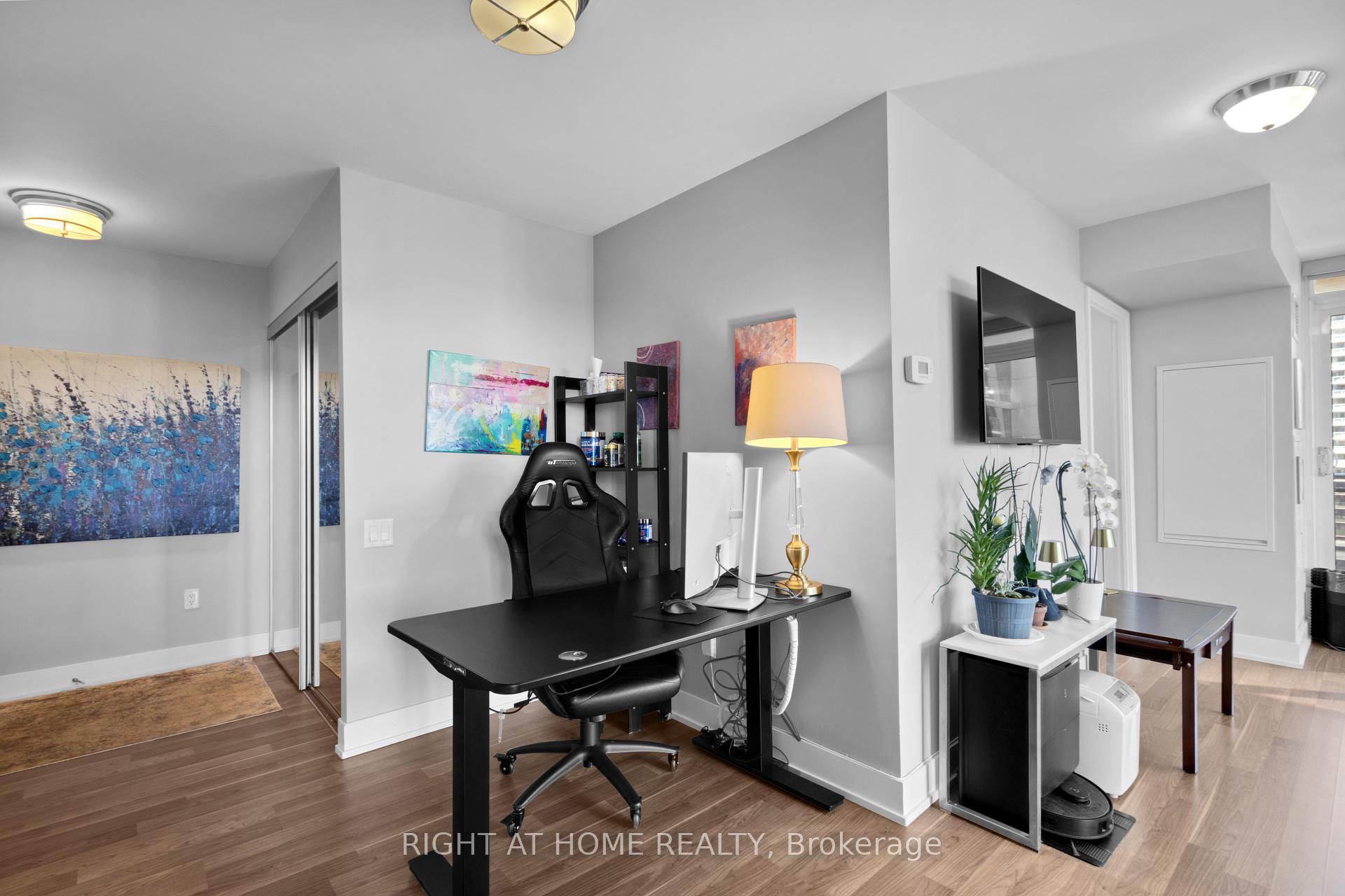 Photo 10 of Unit 904, 23 Sheppard Avenue E, North York, Willowdale East — HOMEH