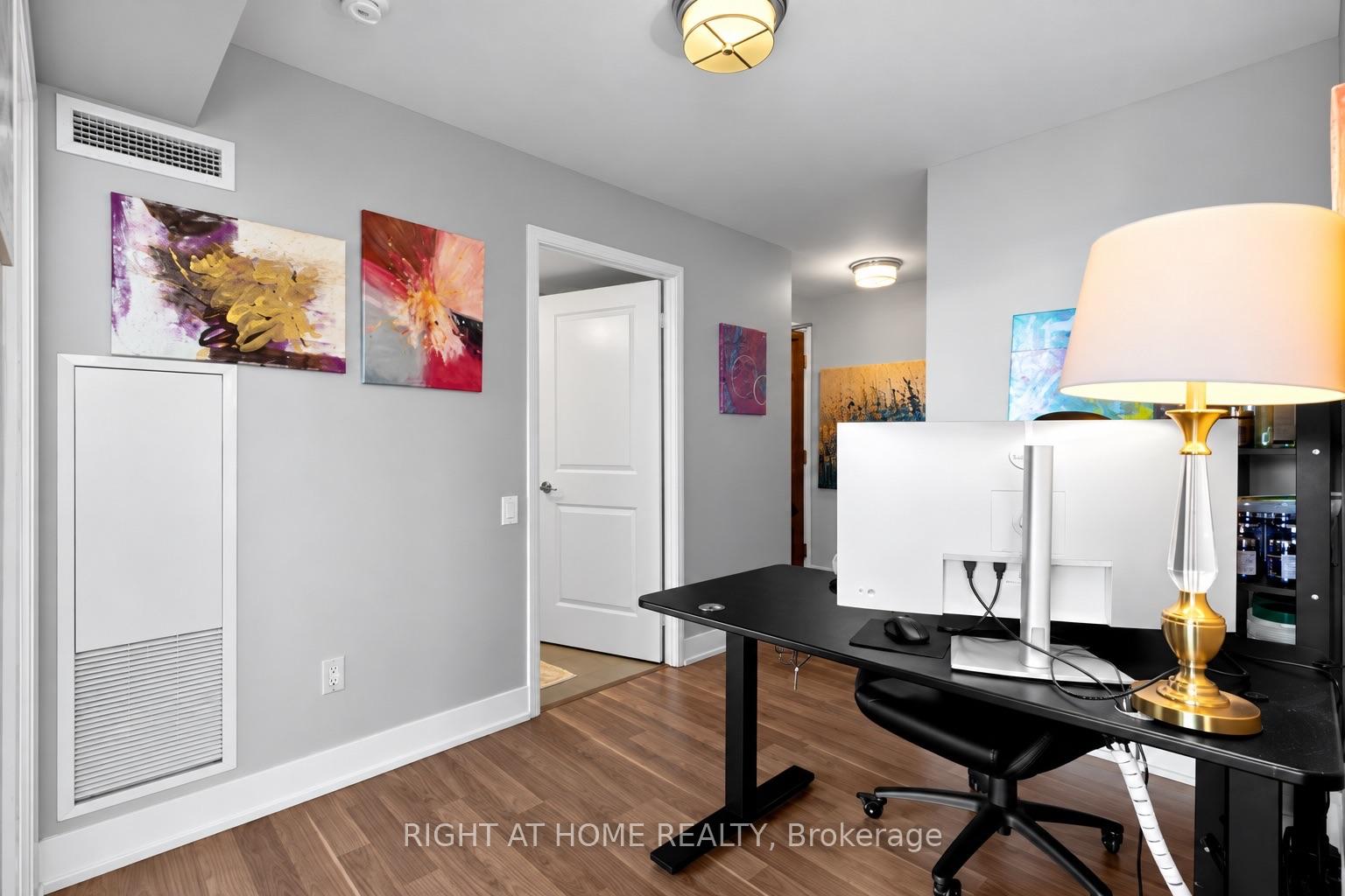 Photo 11 of Unit 904, 23 Sheppard Avenue E, North York, Willowdale East — HOMEH