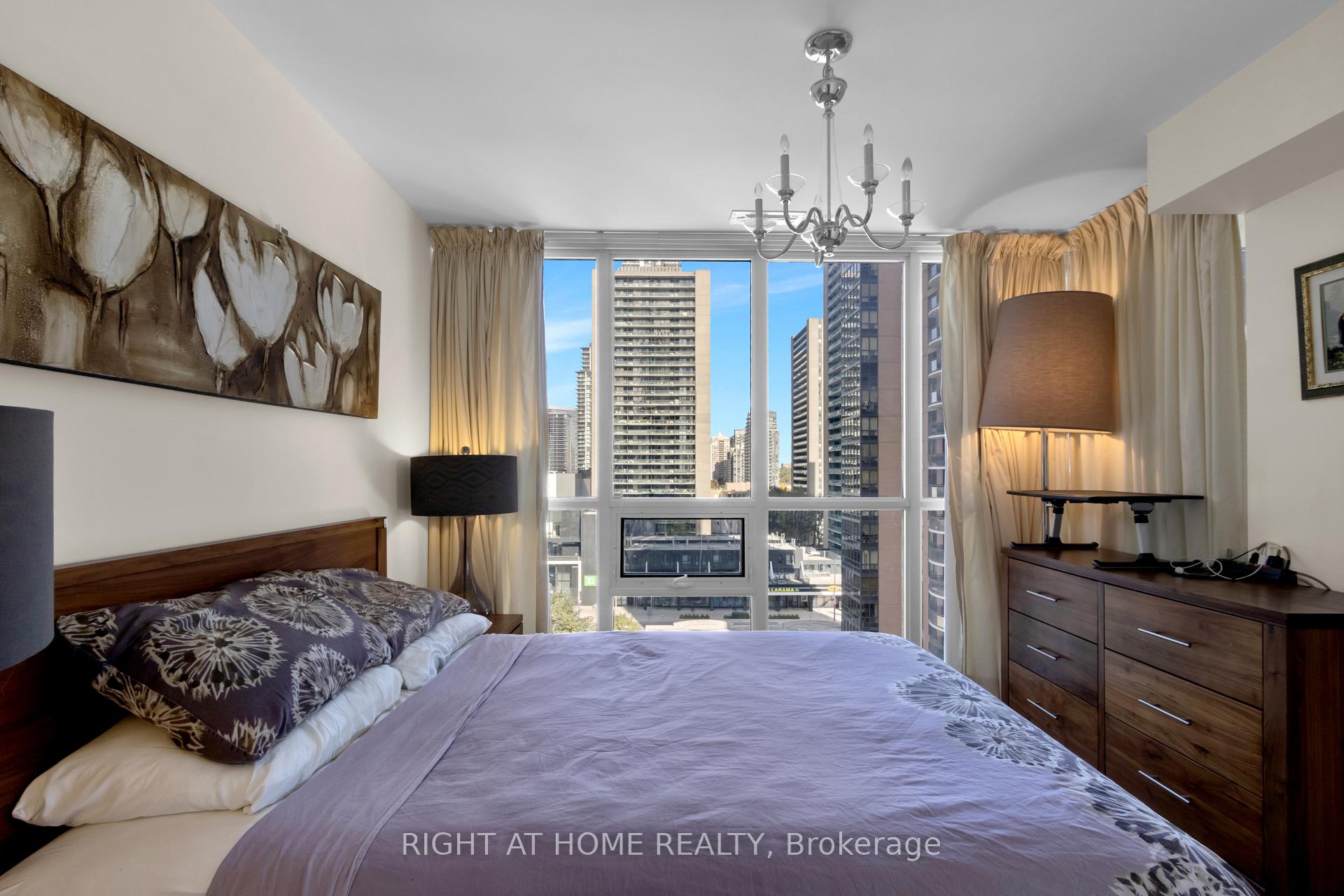 Photo 14 of Unit 904, 23 Sheppard Avenue E, North York, Willowdale East — HOMEH