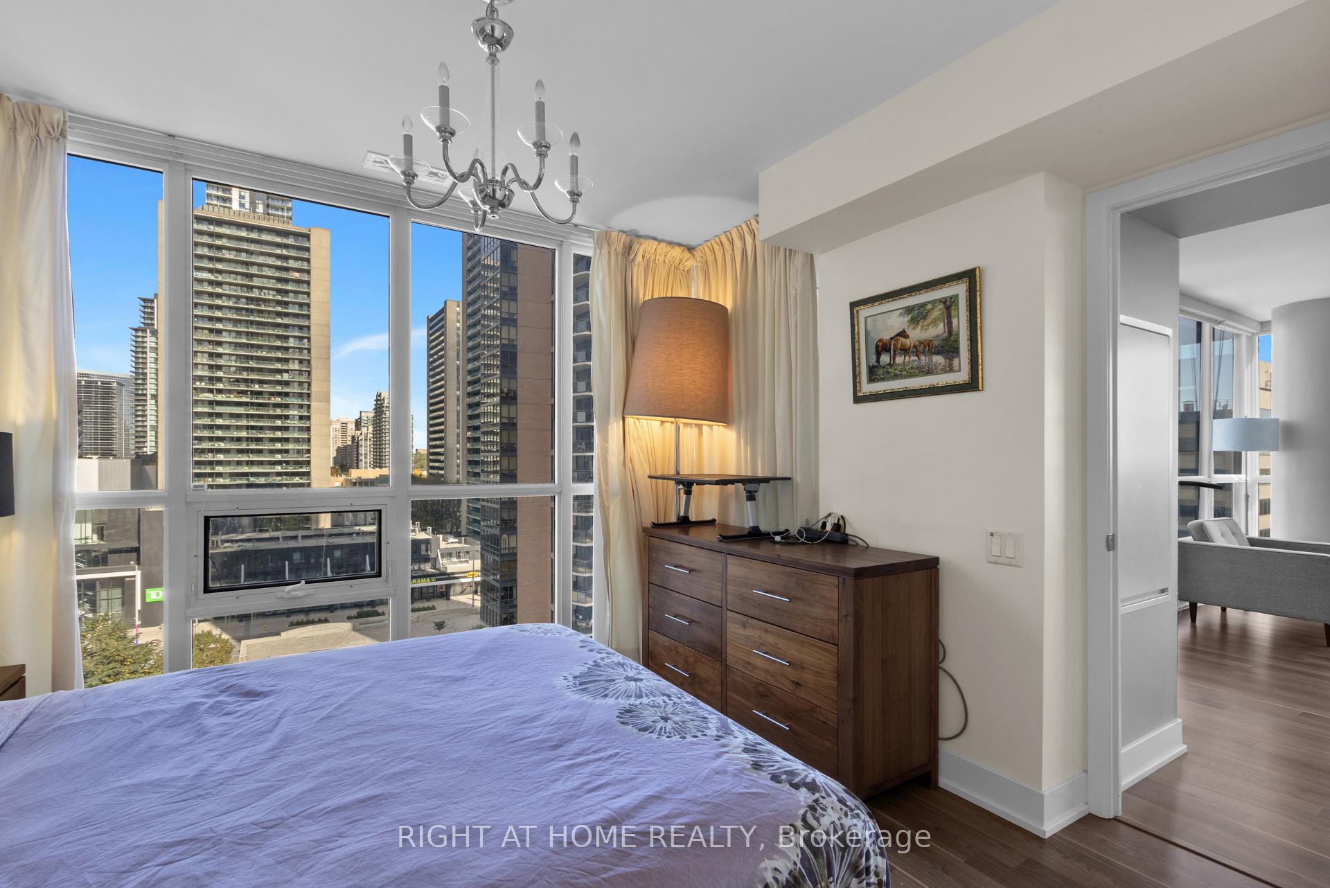 Photo 15 of Unit 904, 23 Sheppard Avenue E, North York, Willowdale East — HOMEH