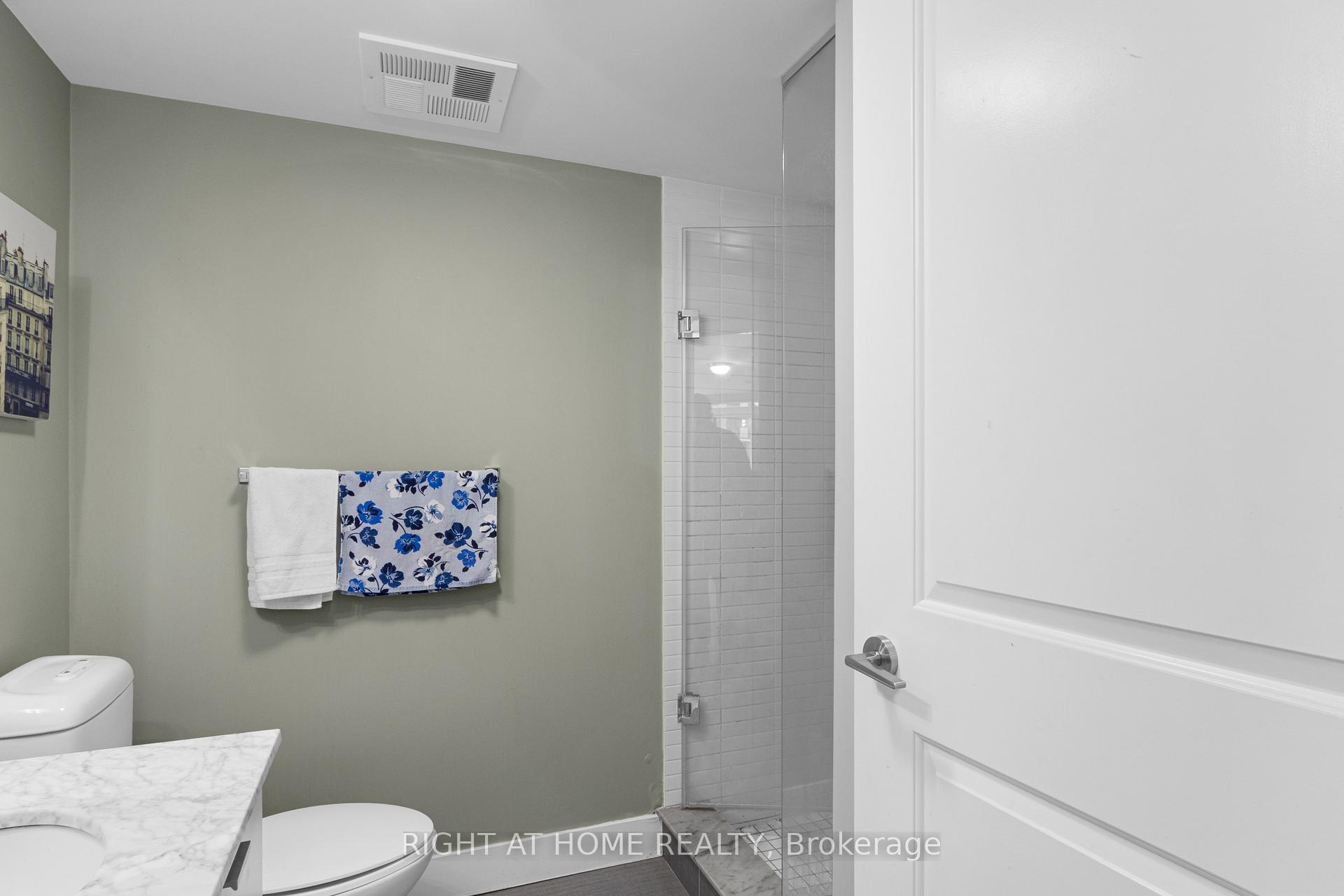 Photo 17 of Unit 904, 23 Sheppard Avenue E, North York, Willowdale East — HOMEH