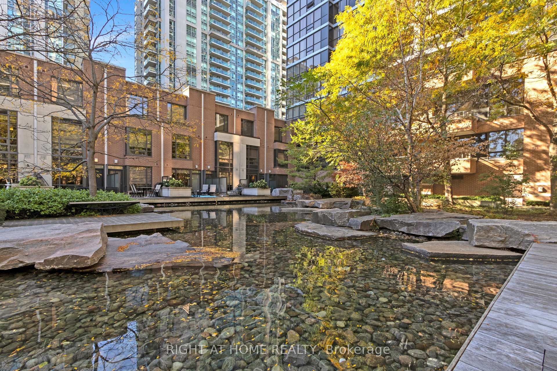 Photo 27 of Unit 904, 23 Sheppard Avenue E, North York, Willowdale East — HOMEH