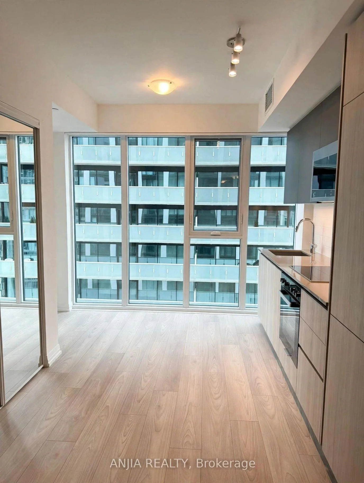 Photo 5 of Unit 3028, 400 King Street W, Toronto, Waterfront Communities — HOMEH