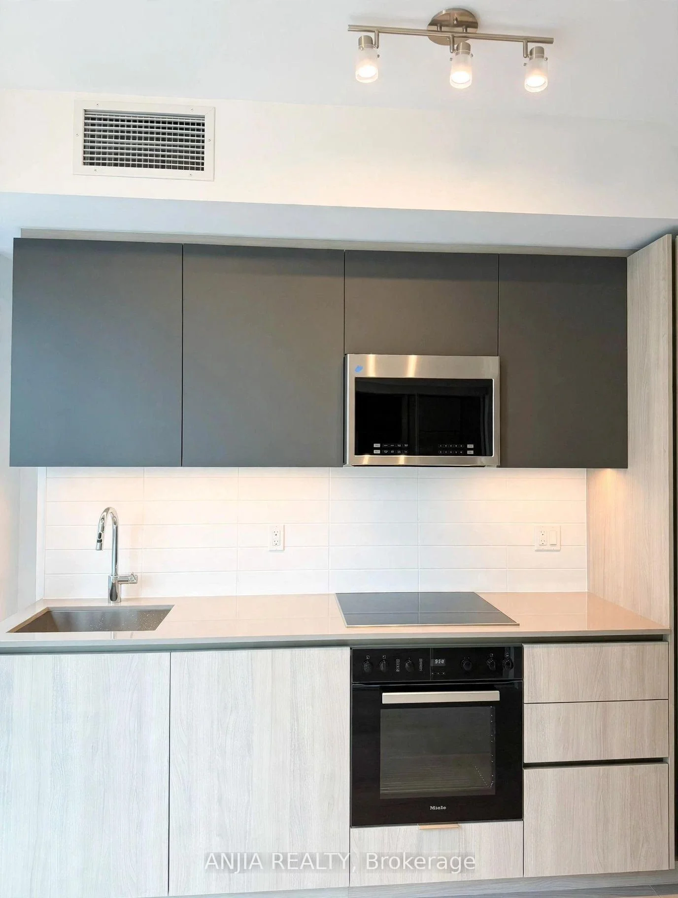Photo 6 of Unit 3028, 400 King Street W, Toronto, Waterfront Communities — HOMEH