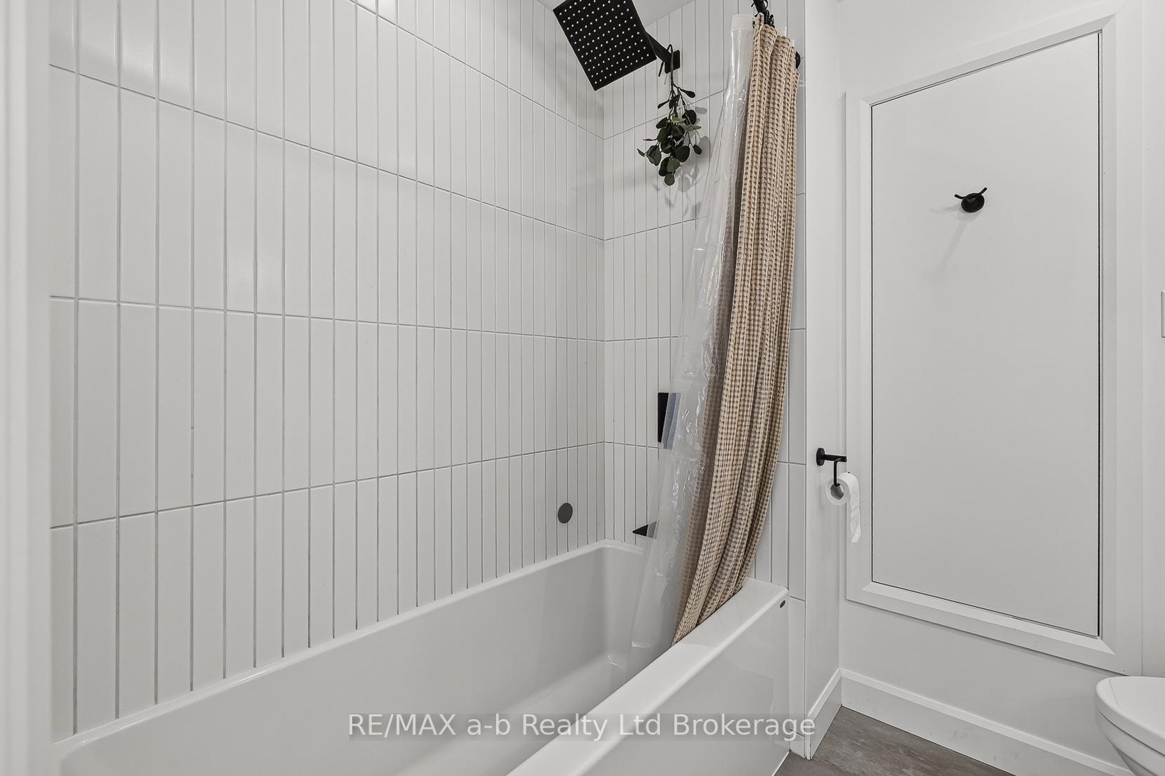 Photo 20 of 1182 Sprucedale Road, Woodstock, Woodstock - North — HOMEH