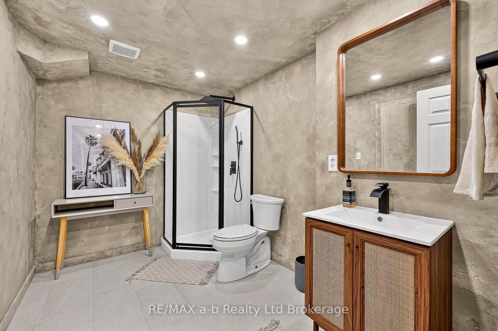 Photo 24 of 1182 Sprucedale Road, Woodstock, Woodstock - North — HOMEH