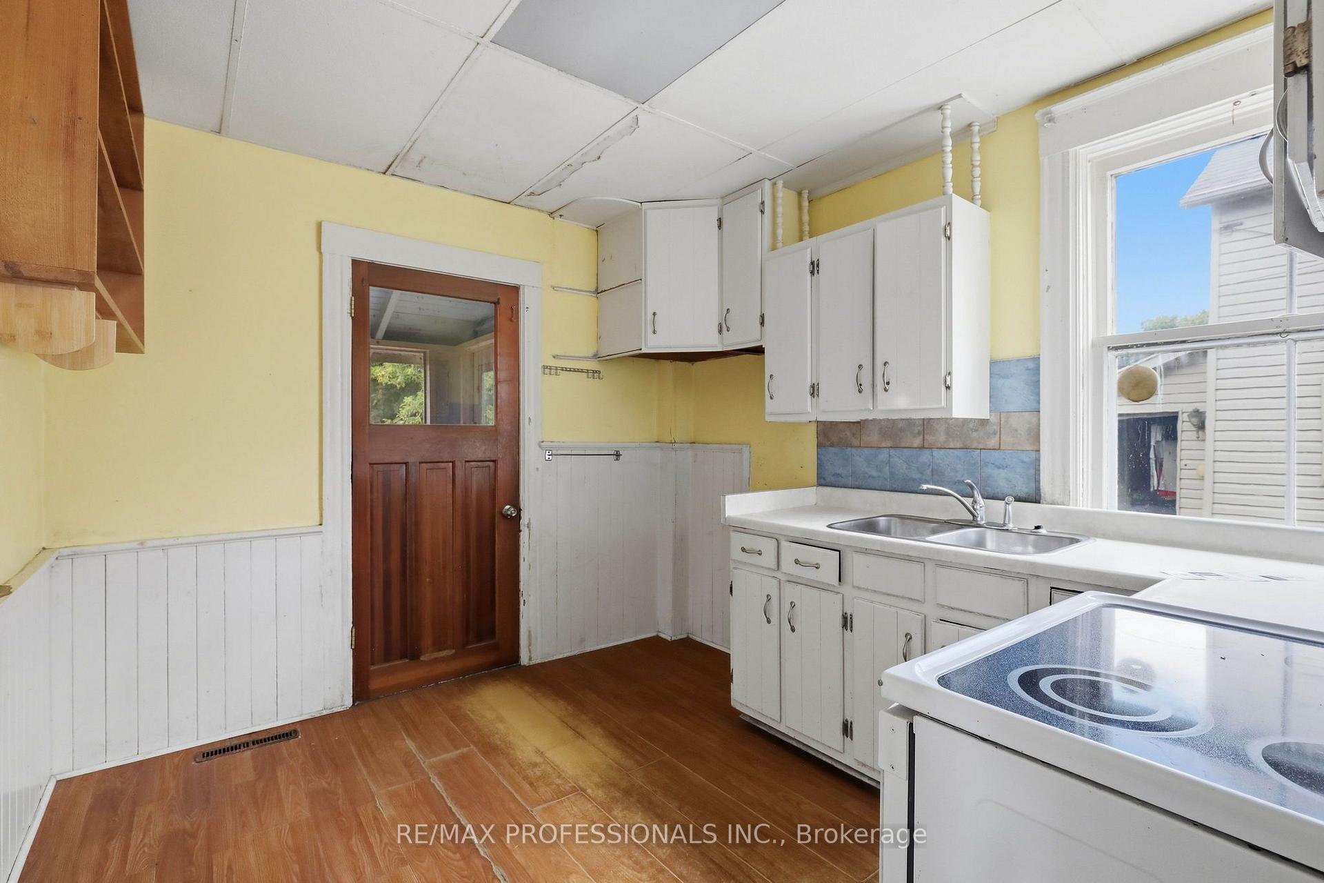 Photo 18 of 26 Arthur Avenue, St. Thomas — HOMEH