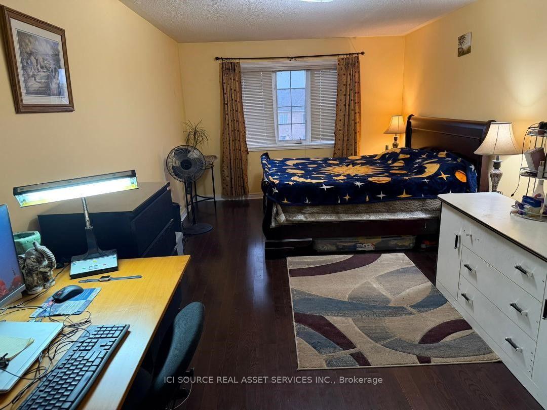 Photo 5 of Unit Upper, 26 Pefferlaw Circle, Brampton, Bram West — HOMEH