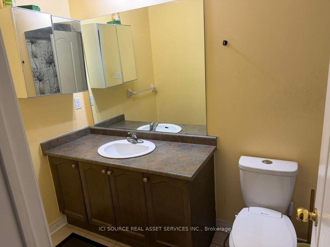 Photo 6 of Unit Upper, 26 Pefferlaw Circle, Brampton, Bram West — HOMEH