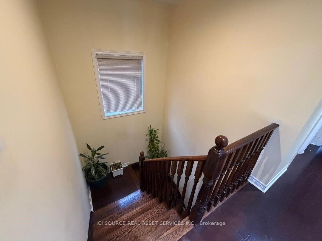 Photo 10 of Unit Upper, 26 Pefferlaw Circle, Brampton, Bram West — HOMEH
