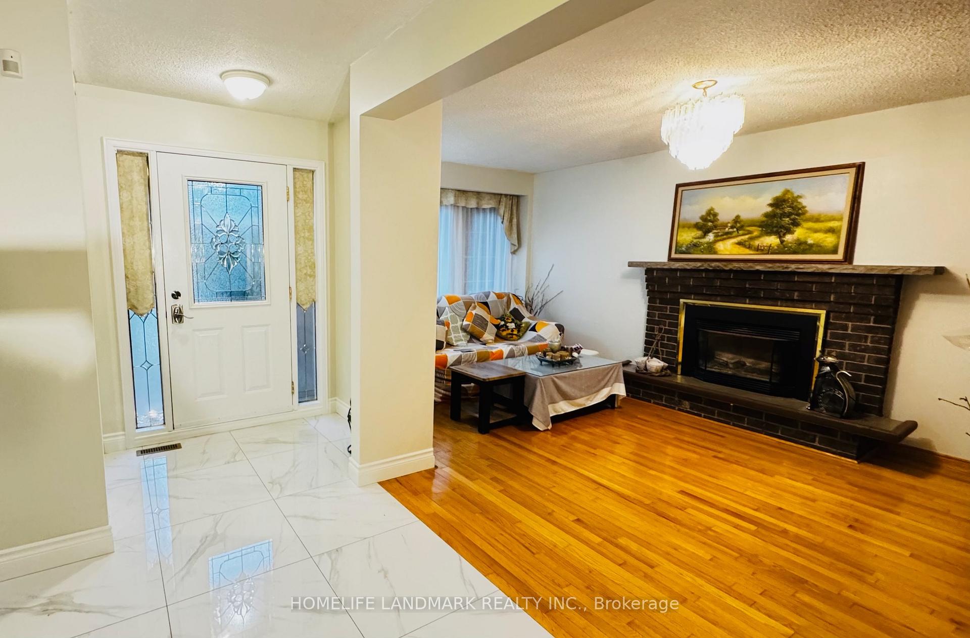 Photo 2 of 209 Willowbrook Road, Markham, Aileen-Willowbrook — HOMEH