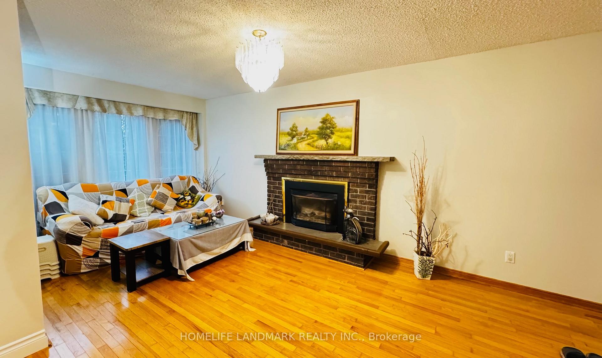 Photo 3 of 209 Willowbrook Road, Markham, Aileen-Willowbrook — HOMEH