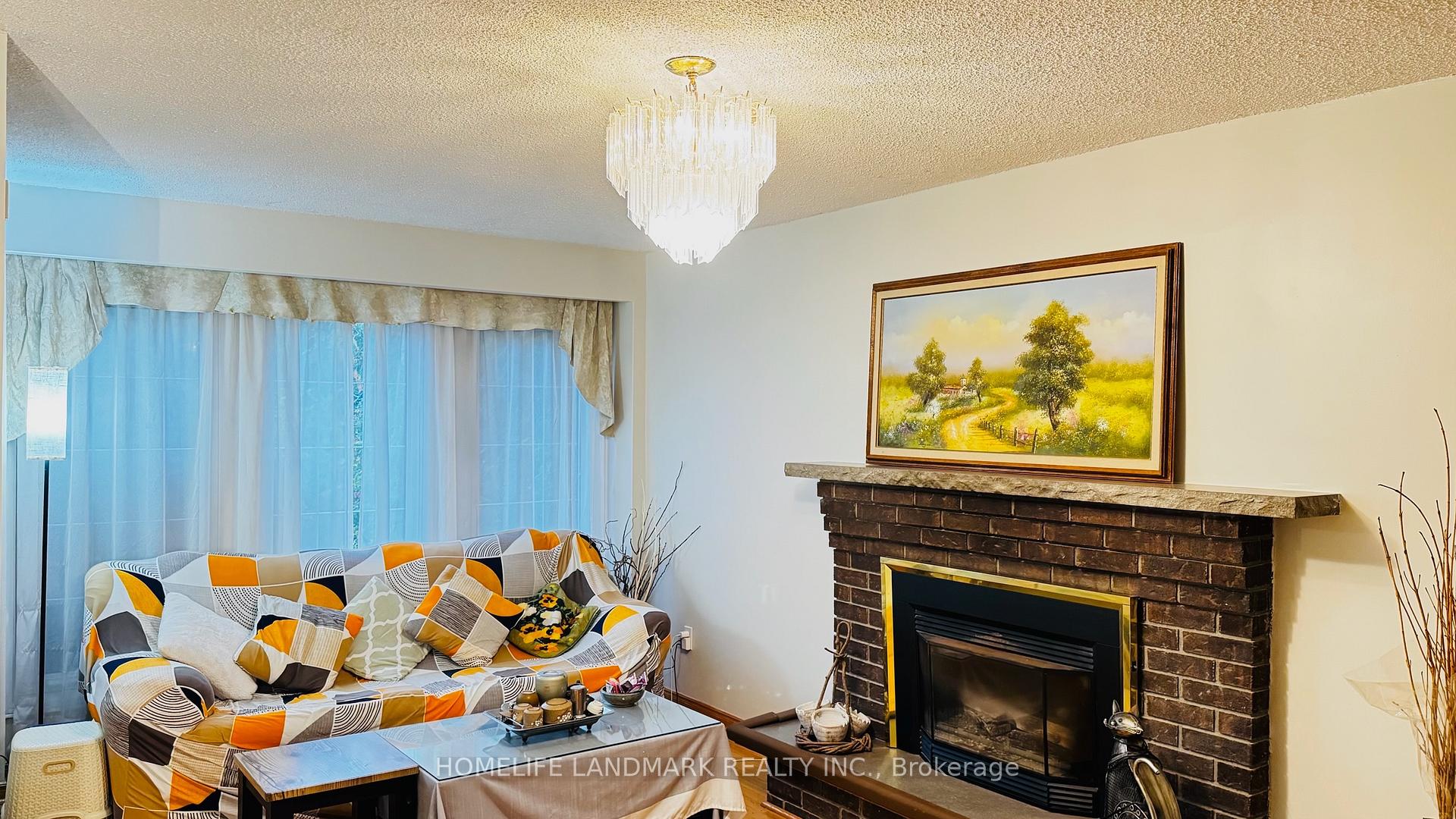 Photo 4 of 209 Willowbrook Road, Markham, Aileen-Willowbrook — HOMEH
